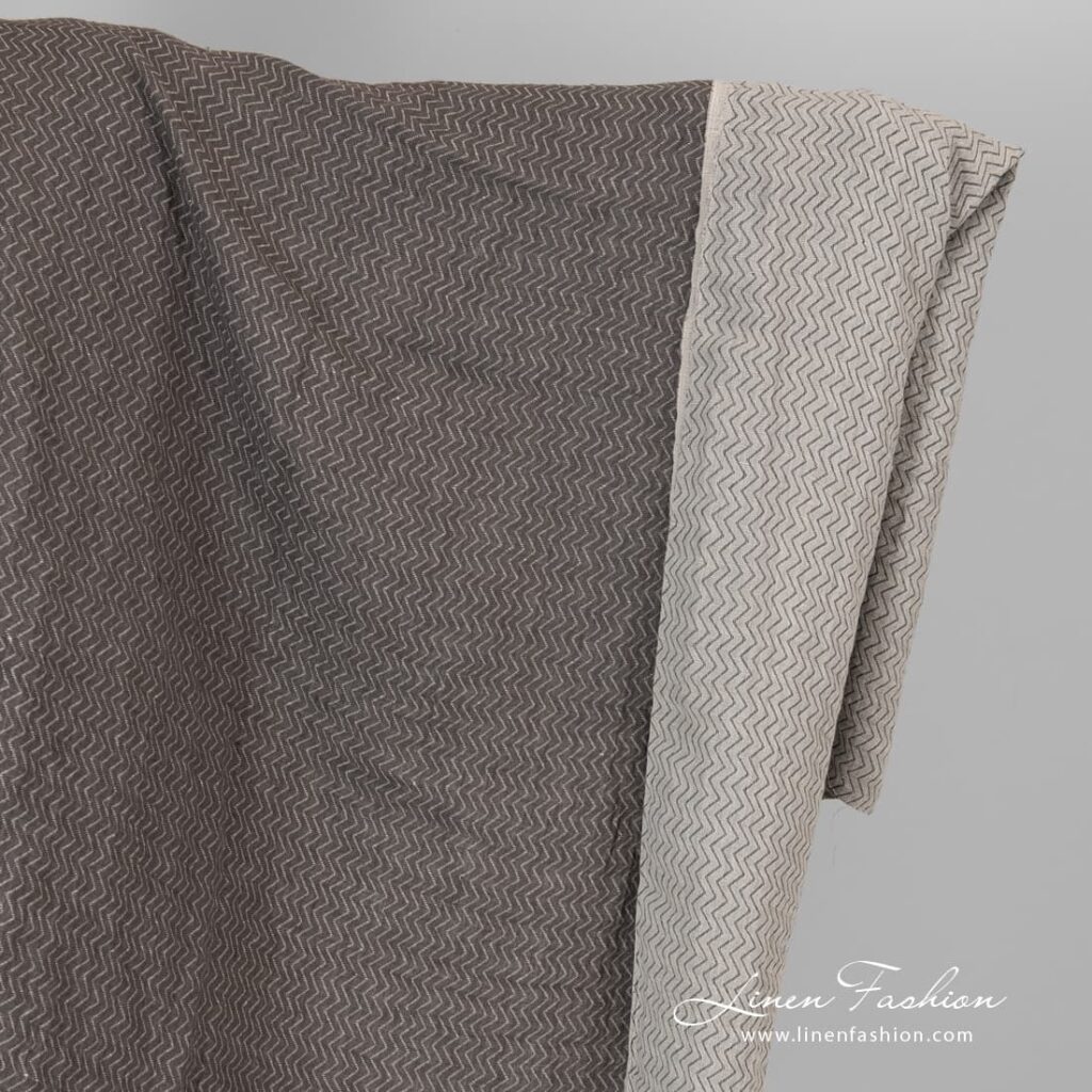 Tissu de lin gris zig zag lavé 1 Grey zig zag linen fabric, washed.
