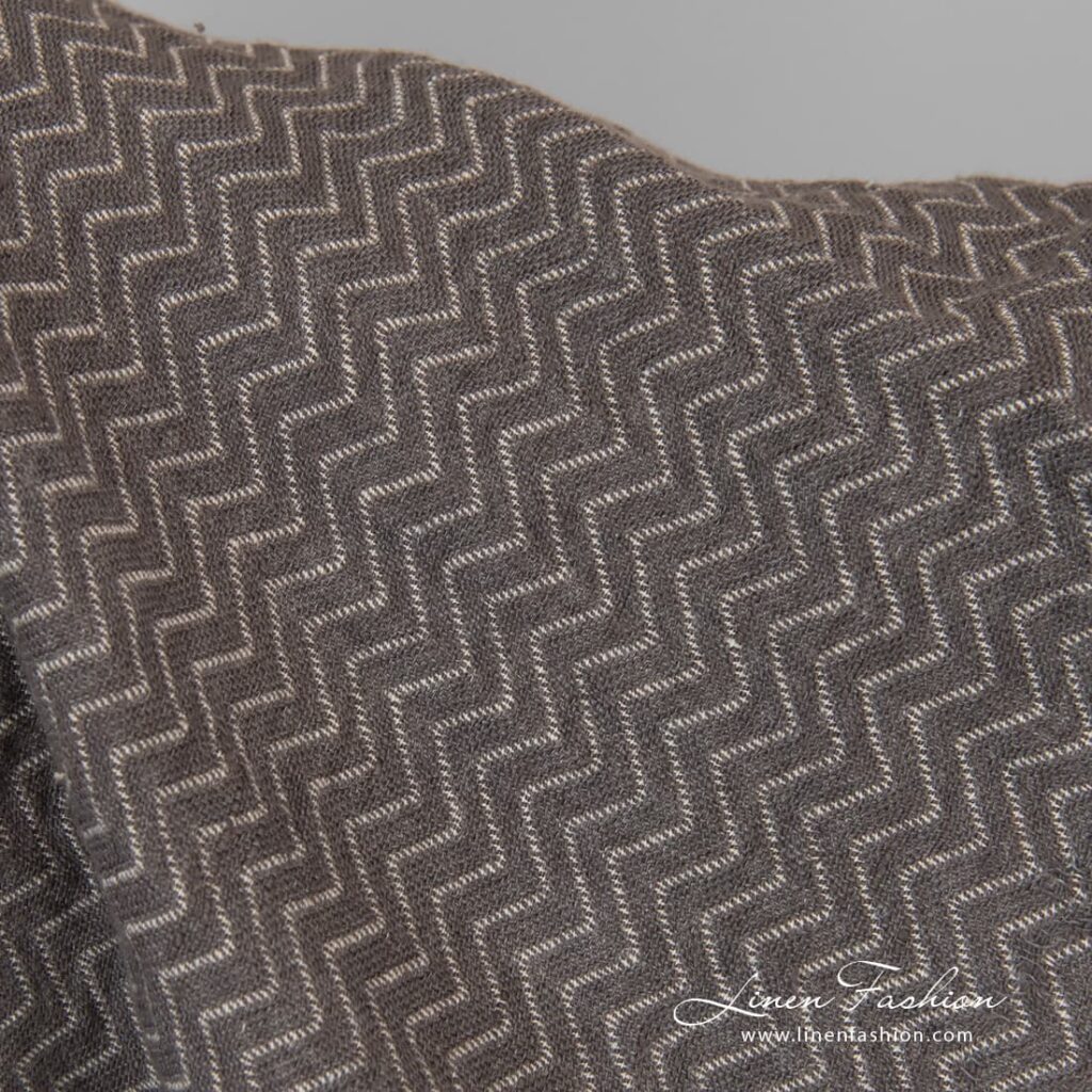 Tissu de lin gris zig zag lavé 4 100% linen fabric in grey, washed.