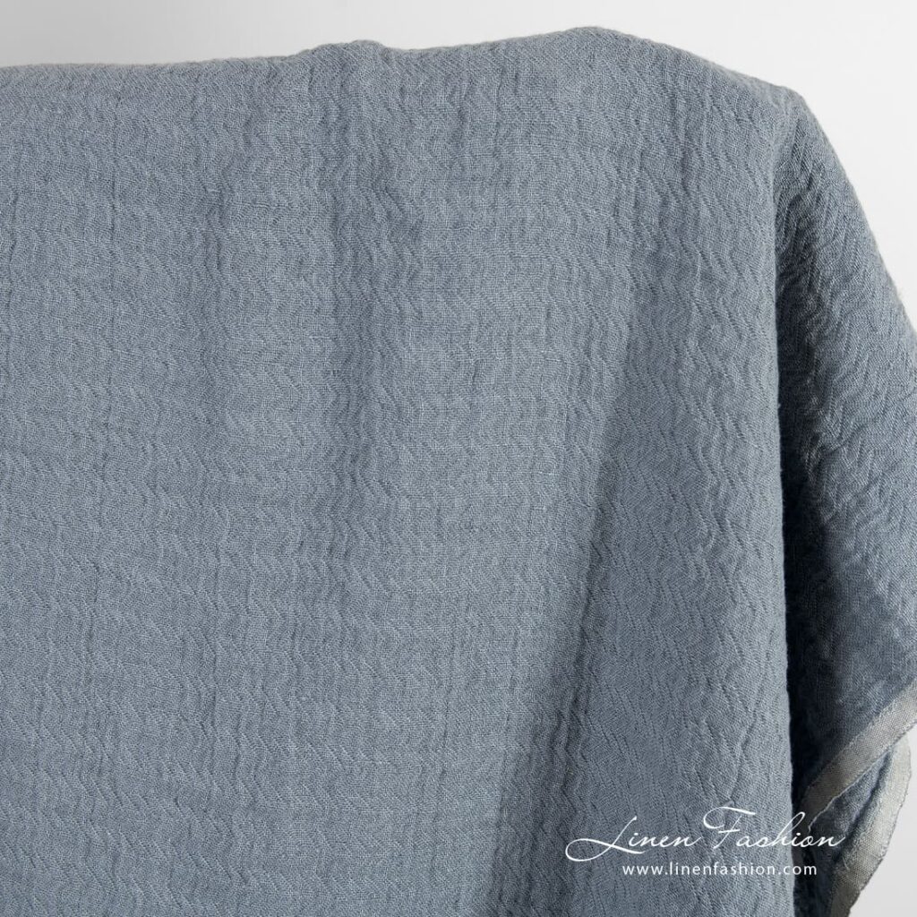 Tissu en lin jacquard gris bleuté à motif zigzag lavé 2 Bluish grey jacquard linen fabric in zigzag pattern, washed