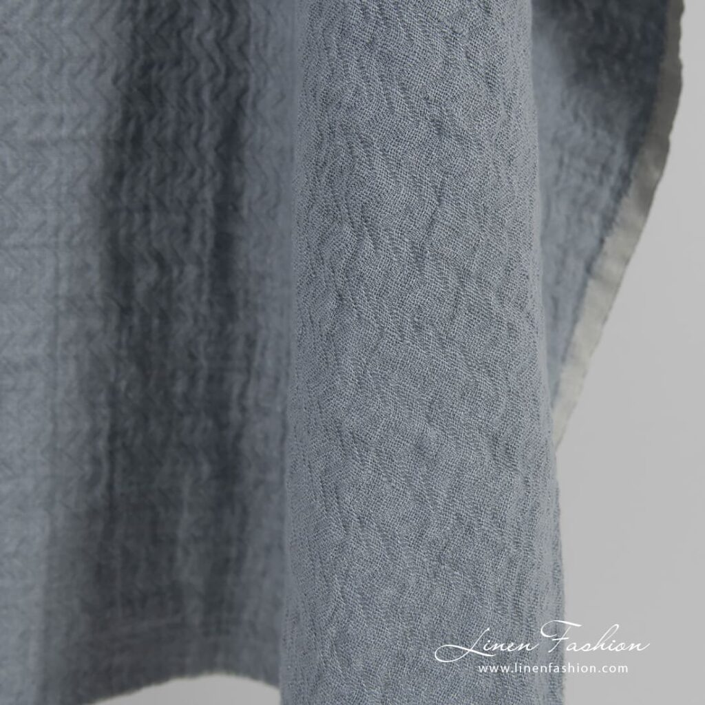 Tissu en lin jacquard gris bleuté à motif zigzag lavé 4 Jacquard linen fabric in zigzag pattern