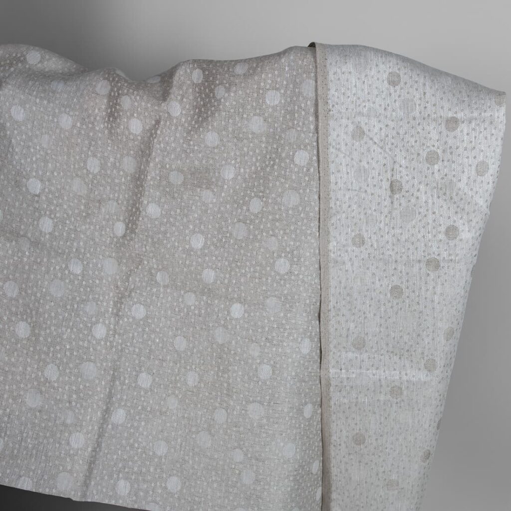 Tissu en lin gris à motifs de bulles 1 Grey linen fabric in bubble pattern