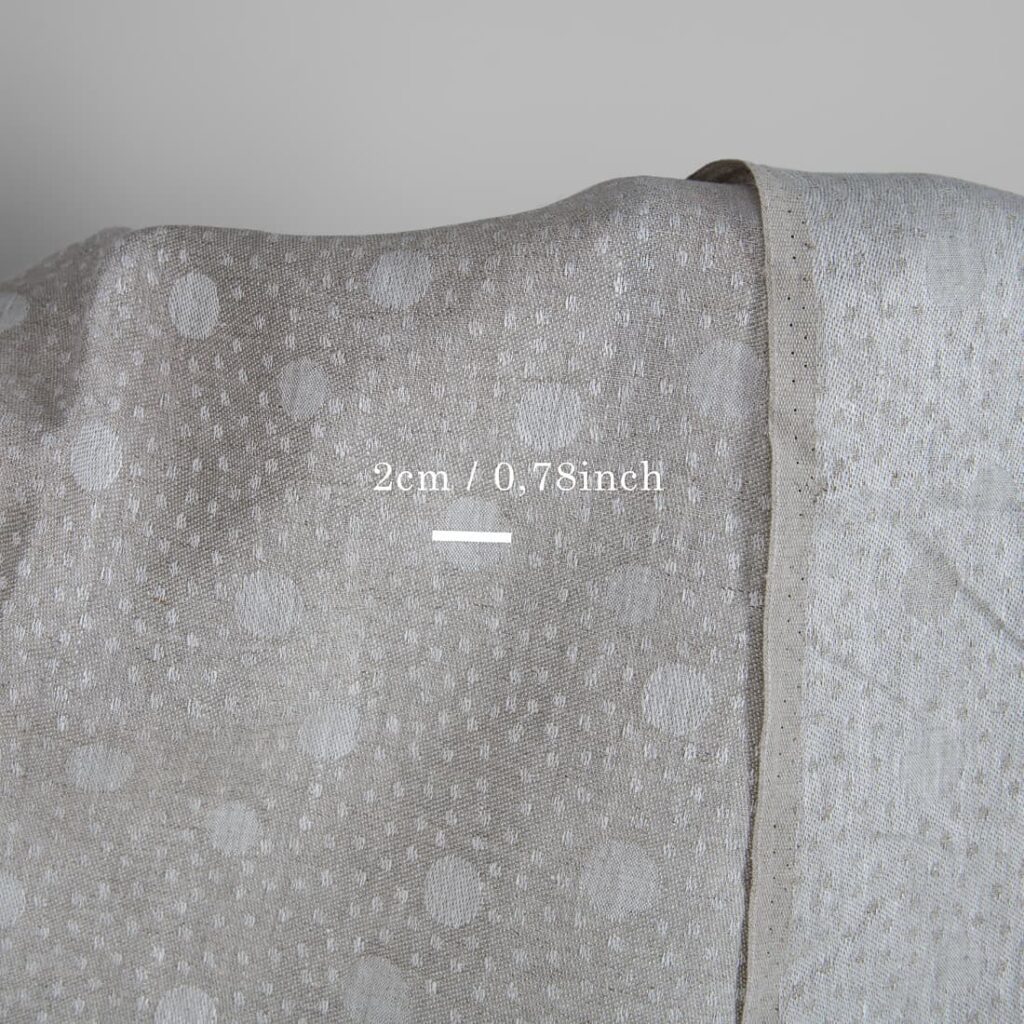 Tissu en lin gris à motifs de bulles 2 Grey linen fabric in bubble pattern with measurements