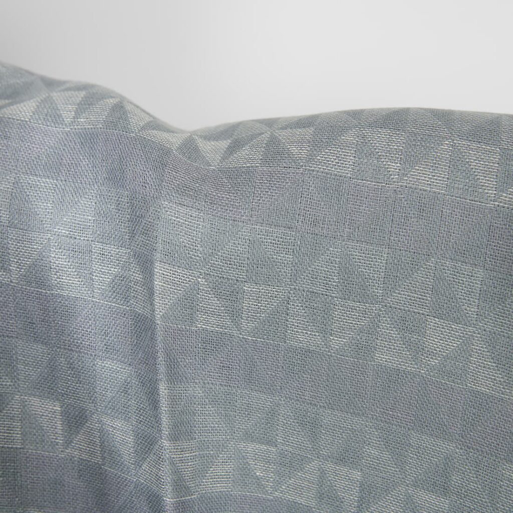 Tissu de lin gris violet jacquard à motif triangulaire 4 Tissu de lin gris violet jacquard à motif triangulaire – Image 4