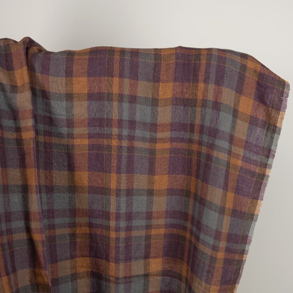 Tissu en lin lavé à carreaux violets 1 Purple plaid washed linen fabric