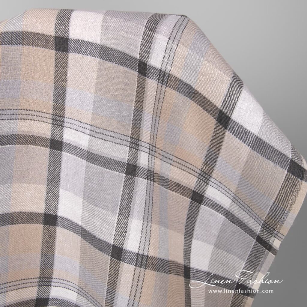 Tissu de lin gris clair, carreaux blancs 1 Linen fabric in light grey, white checks.