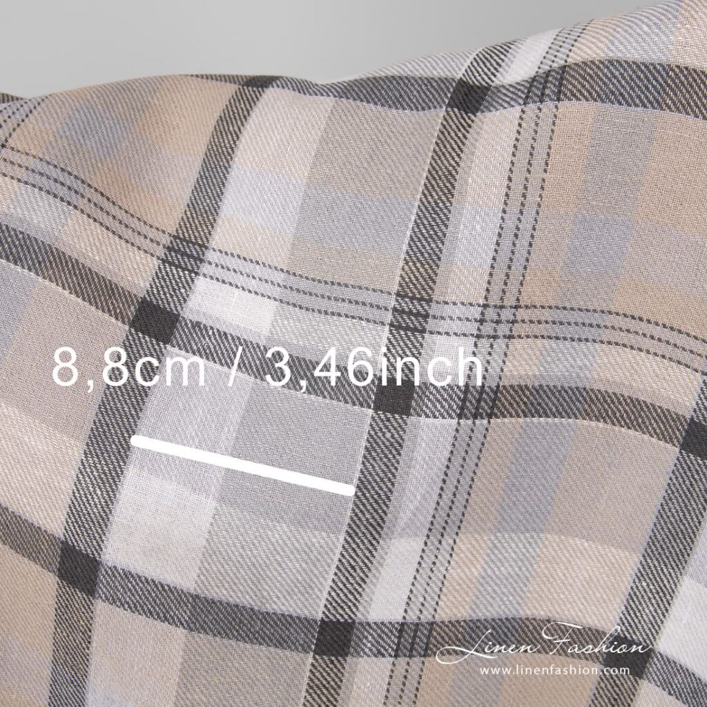 Tissu de lin gris clair, carreaux blancs 2 Checked linen fabric in light grey.