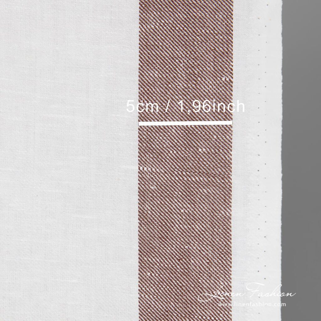 Tissu optique en lin et coton blanc avec des rayures brunes 2 Linen cotton optical white fabric with brown stripes on sides in twill weave is thick, dense and highly absorbent