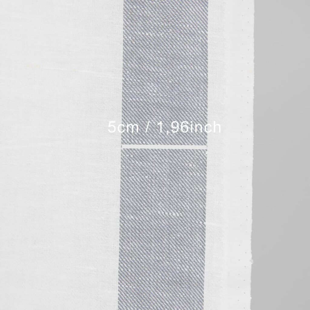 Tissu étroit en lin et coton de couleur blanche avec des rayures grises 2 Narrow linen cotton fabric white colour with grey stripes with measurements