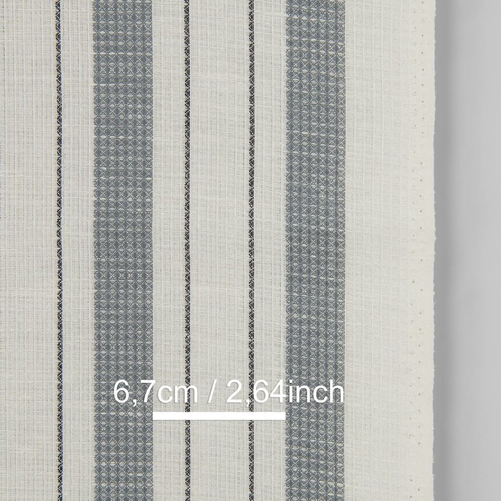 Tissu étroit en lin et coton blanc cassé avec rayures grises gaufrées 2 Narrow linen cotton fabric off-white with grey stripes waffle, with measurements
