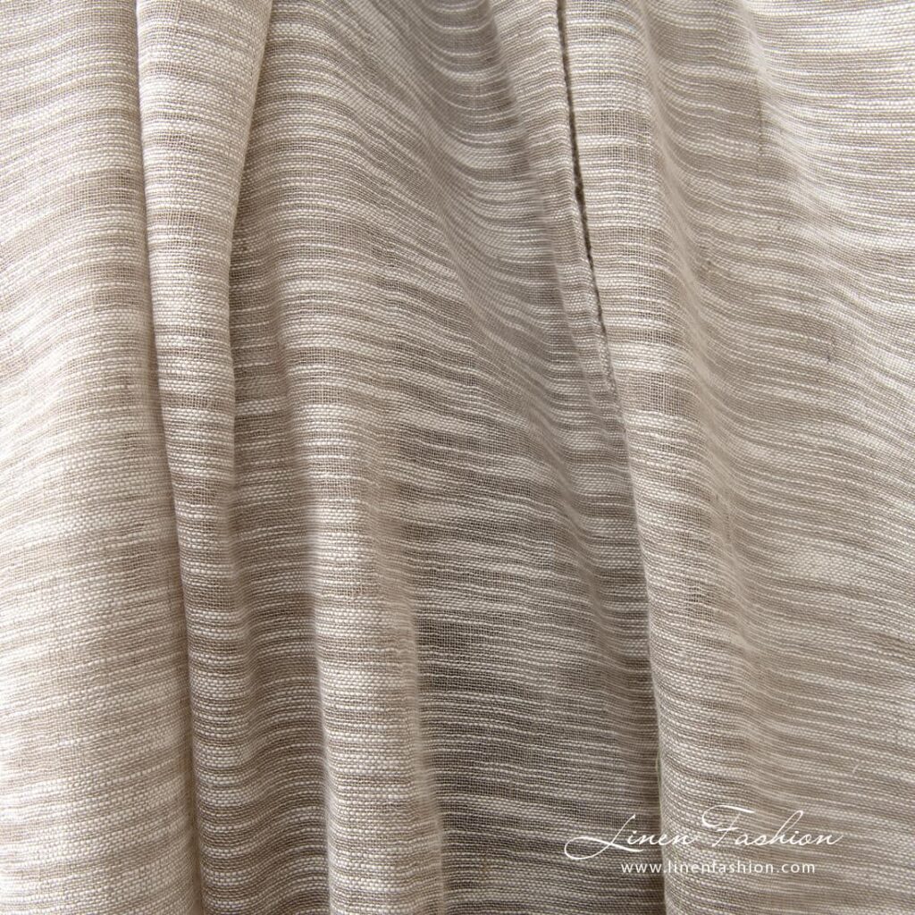 Tissu en coton lin couleur sable avec des rayures blanches 3 Linen cotton fabric sand colour with white stripes close up detail