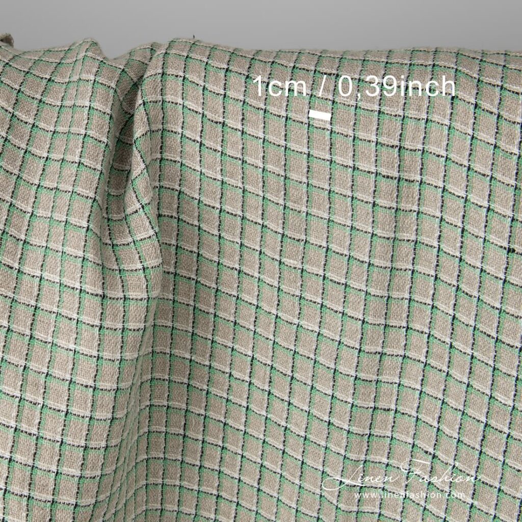 Tissu gris lin à carreaux verts lavés 4 Grey natural flax colour 100% linen fabric with narrow, light green, black and white stripes, which create 1cm x 1,5cm (0.4" x 0.6") checks