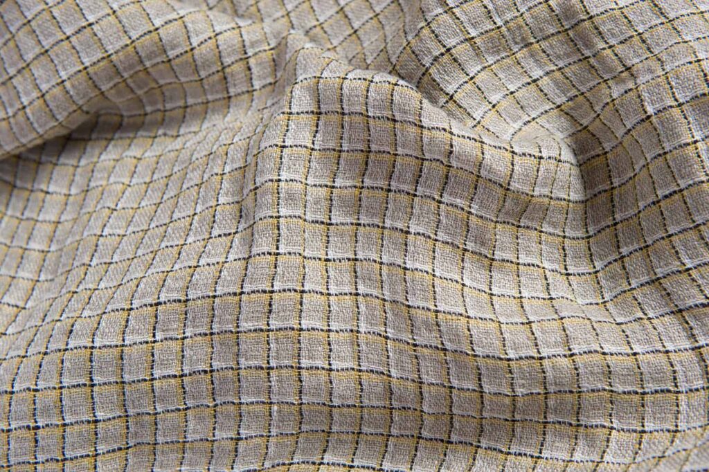 Tissu gris lin à carreaux jaunes, lavé 1 Tissu gris lin à carreaux jaunes, lavé