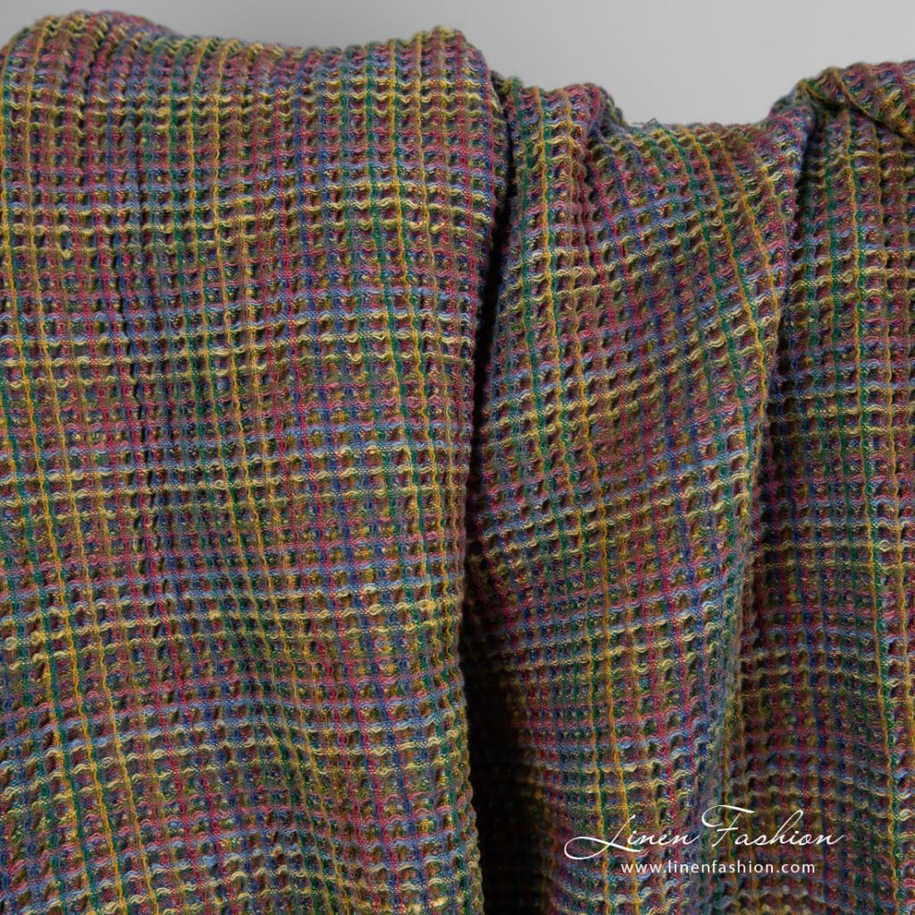 Tissu en coton lin marron gaufré 3 Brown linen cotton fabric in waffle pattern, specially washed