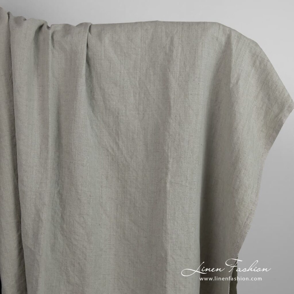 Tissu en lin et coton de couleur vieux vert lavé 1 Linen cotton fabric in old green color, washed