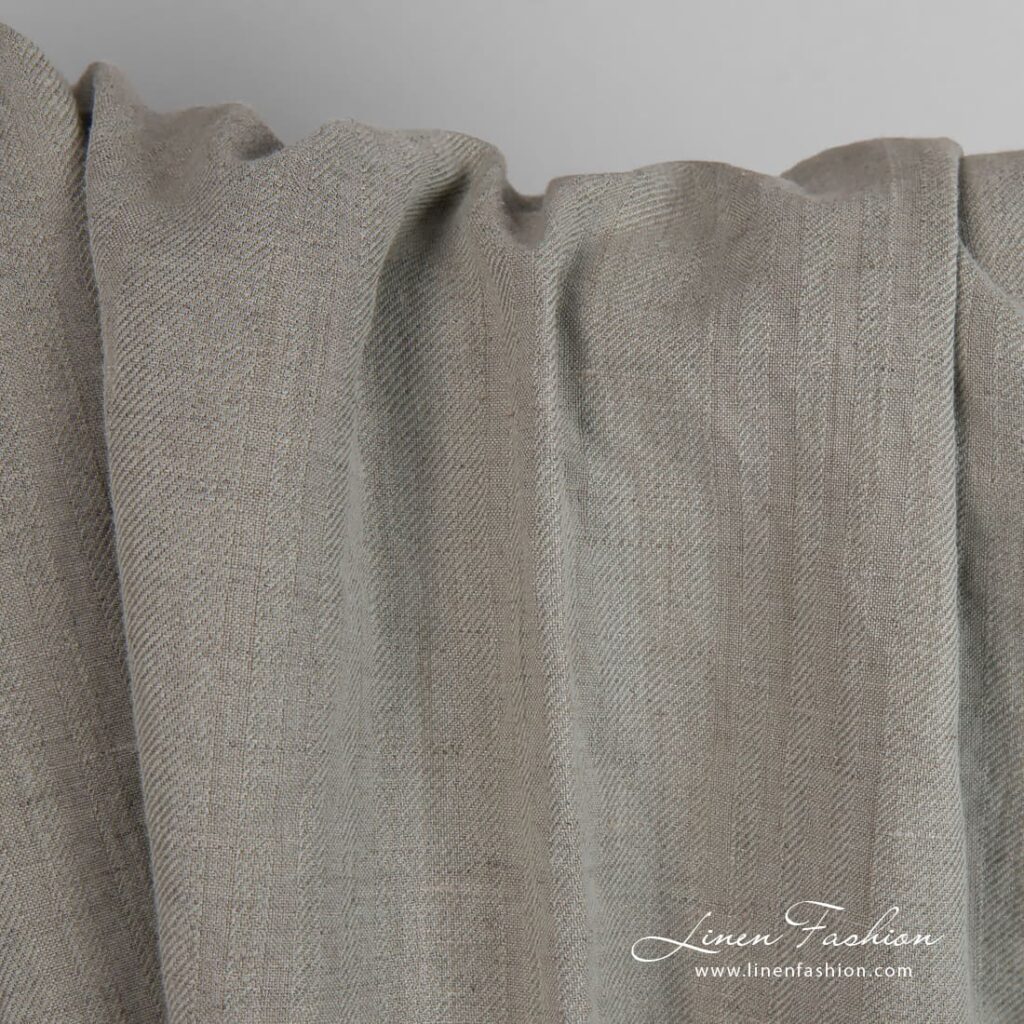 Tissu en lin et coton de couleur vieux vert lavé 3 Linen cotton fabric in old green color, with narrow twill weave stripes