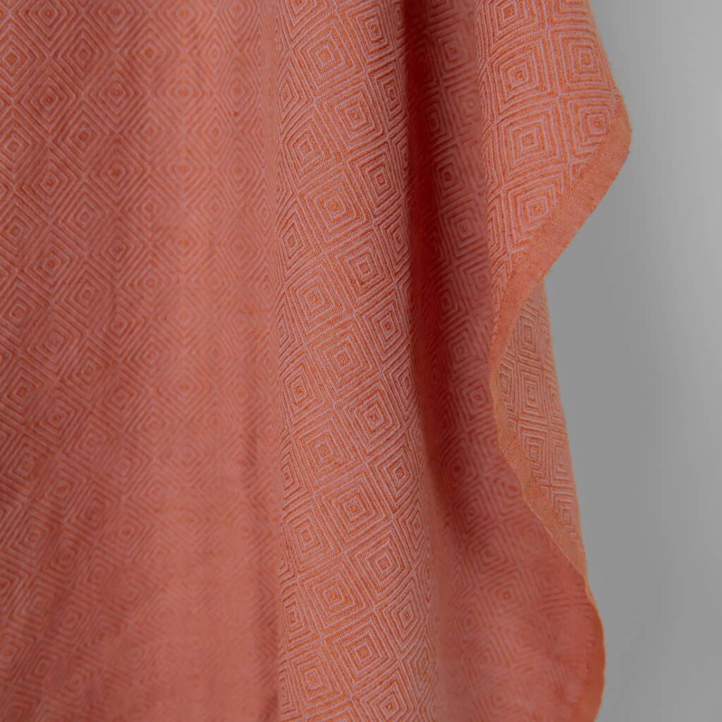 Tissu en coton lin lavé à motifs de losanges orange lilas 3 Washed linen cotton fabric in orange lilac diamond pattern, specially washed