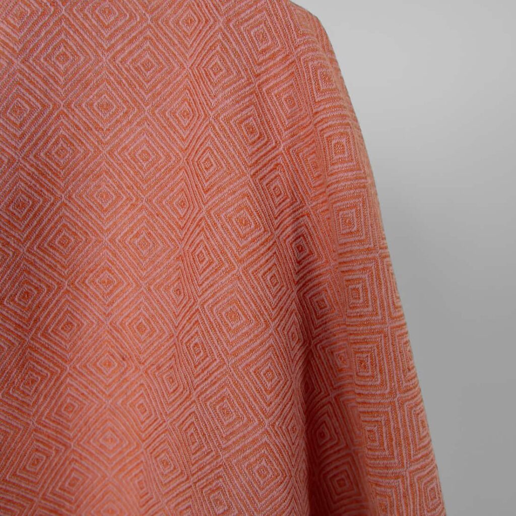 Tissu en coton lin lavé à motifs de losanges orange lilas 4 Washed linen cotton fabric in orange lilac diamond pattern