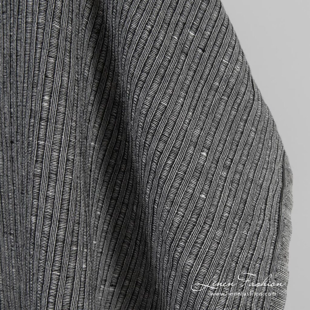 Tissu en coton lin noir à rayures lavées 4 Black linen cotton fabric in stripes, perfect for clothes and home textile