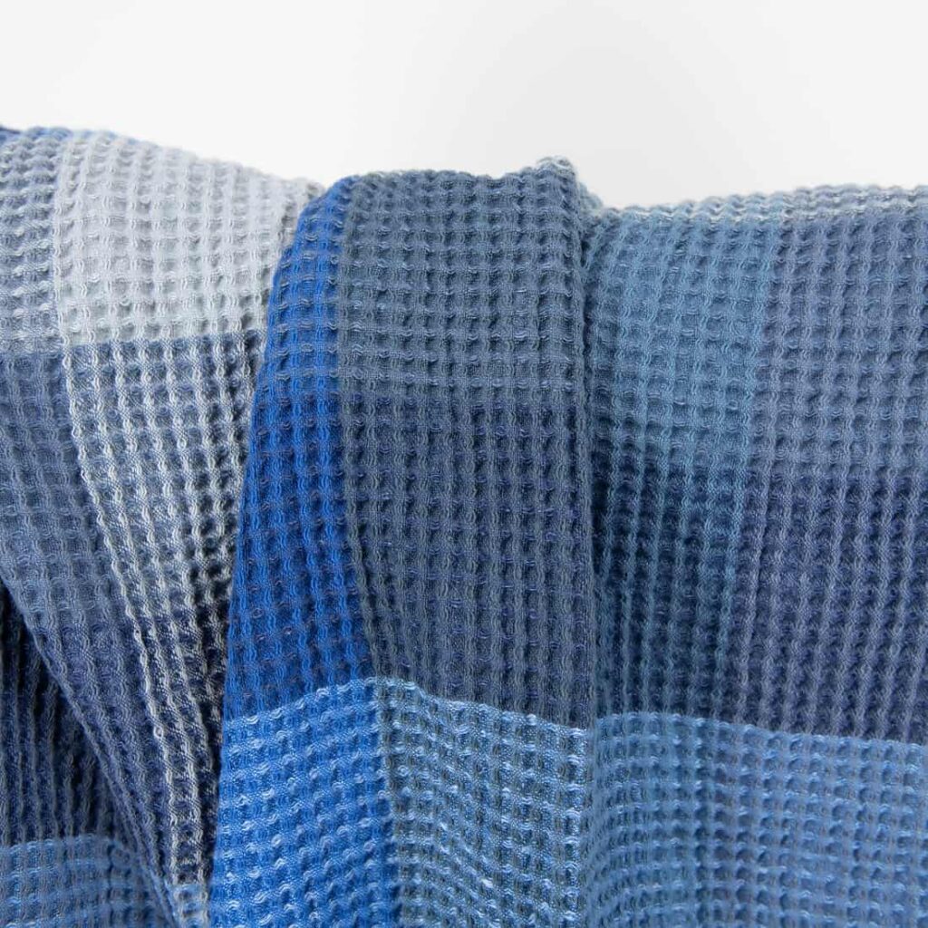 Tissu de lin coton gaufré à carreaux bleus lavés 3 half linen waffle blue fabric, good absorbtion