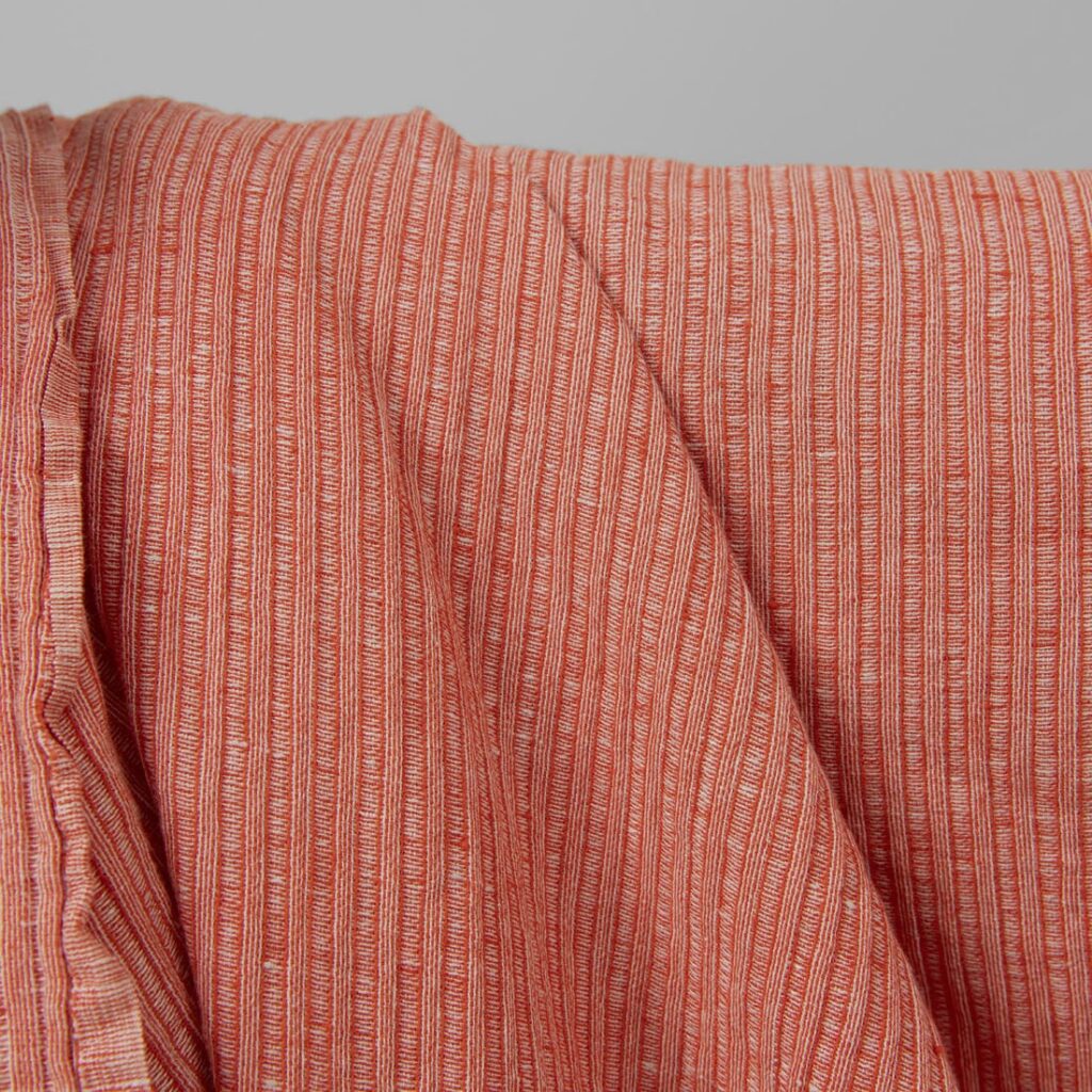 Tissu de coton lin lavé à rayures rouges et blanches 2 Washed linen cotton fabric in red-white stripes product photo