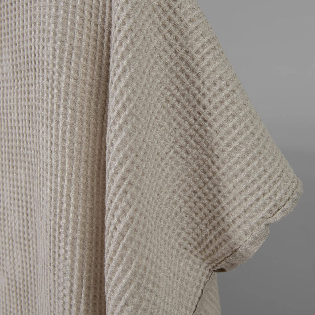 Tissu en coton lin lavé gaufré beige 4 Washed linen cotton fabric beige waffle edge view