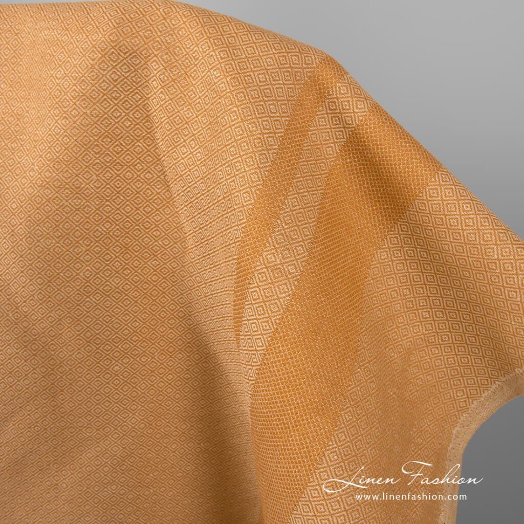 Tissu en lin et coton de couleur marron caramel clair 2 Caramel brown linen cotton fabric.
