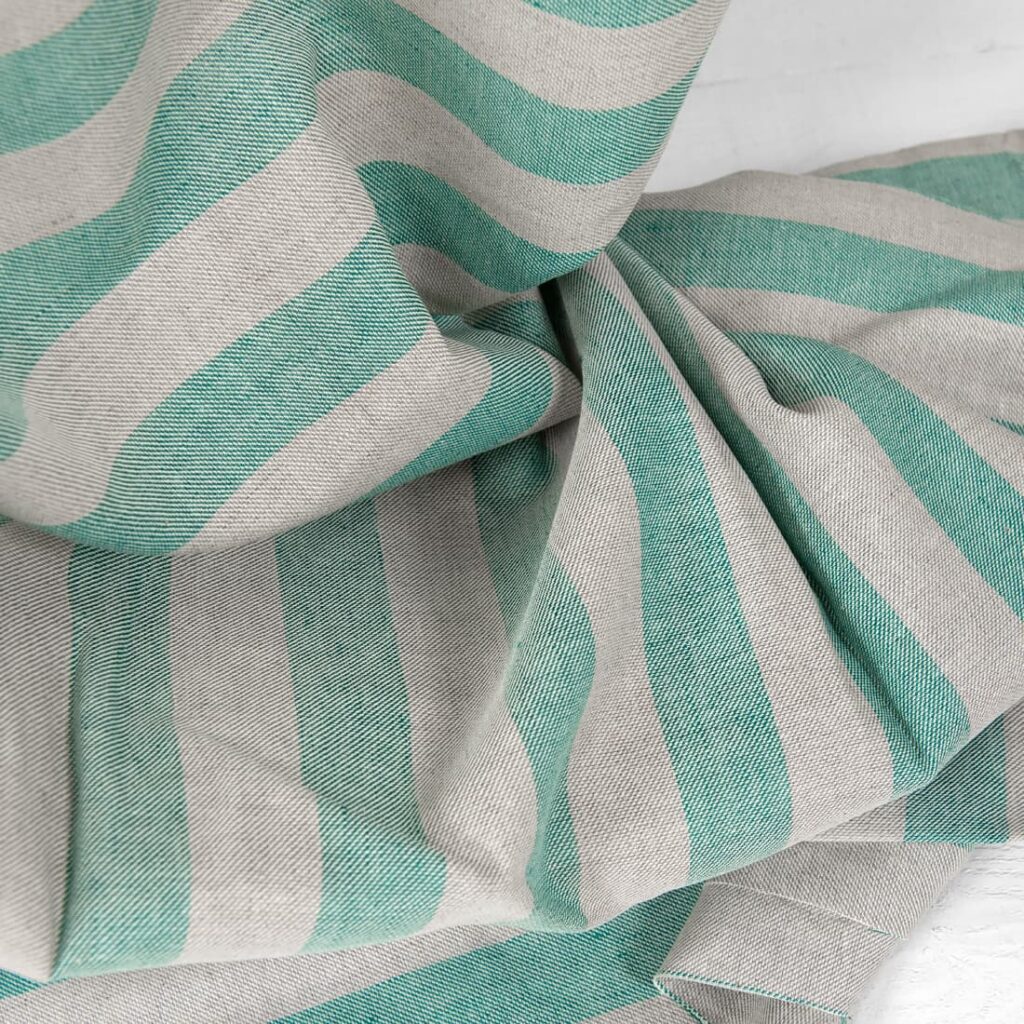 Tissu en lin et coton à rayures beige et vertes 3 linen cotton beige green stripes, width 150cm.