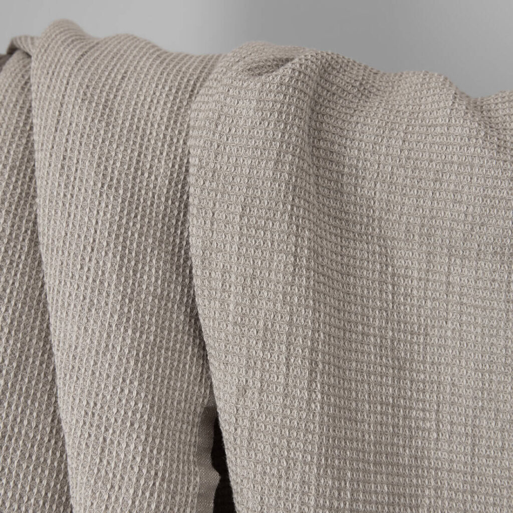 Tissu gaufré en coton lin beige lavé 3 beige linen cotton waffle fabric, classic design.