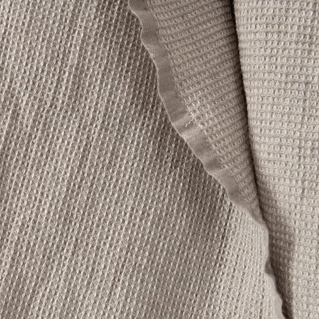 Tissu gaufré en coton lin beige lavé 4 beige linen cotton waffle fabric, heavy quality.