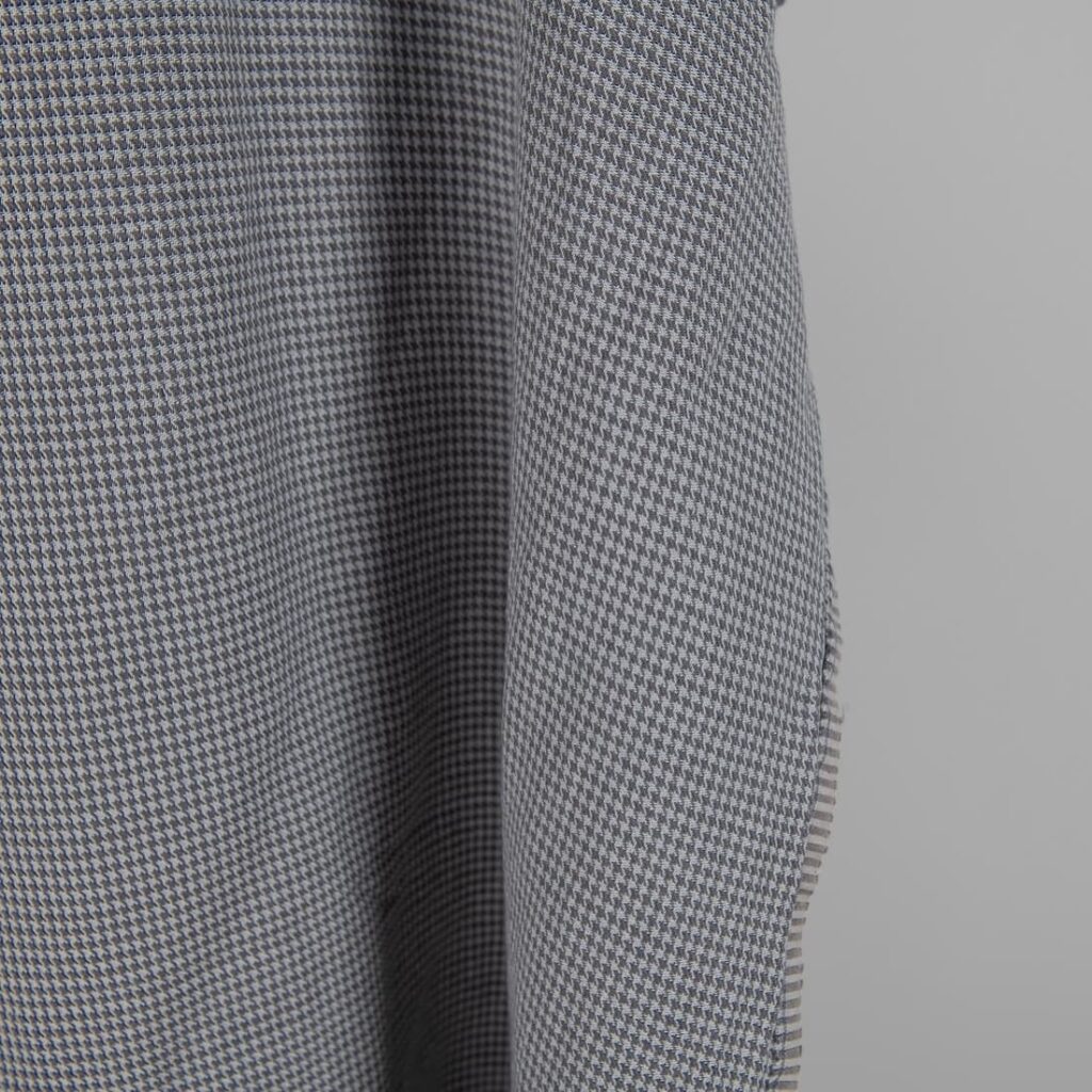Tissu en coton lin lavé motif pied-de-poule gris 4 Washed linen cotton fabric grey houndstooth pattern edge