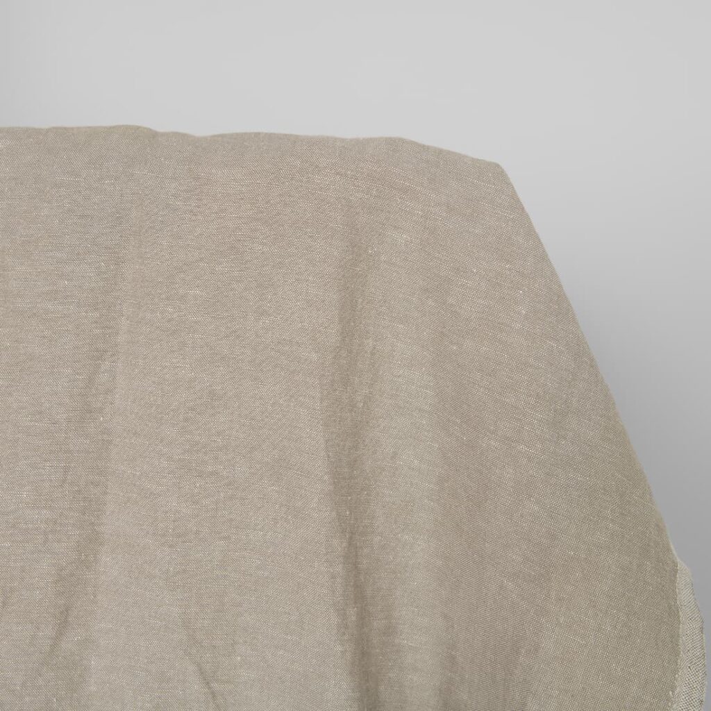 Tissu en coton lin lavé blanc beige 2 Washed linen cotton fabric white beige mix, plain weave