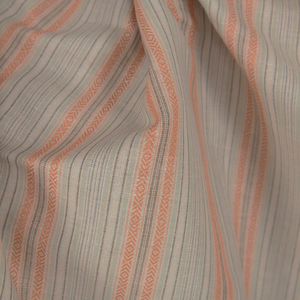 Tissu de lin et de coton à rayures marron vertes 2 Linen cotton fabric greenish brown stripes close up detail