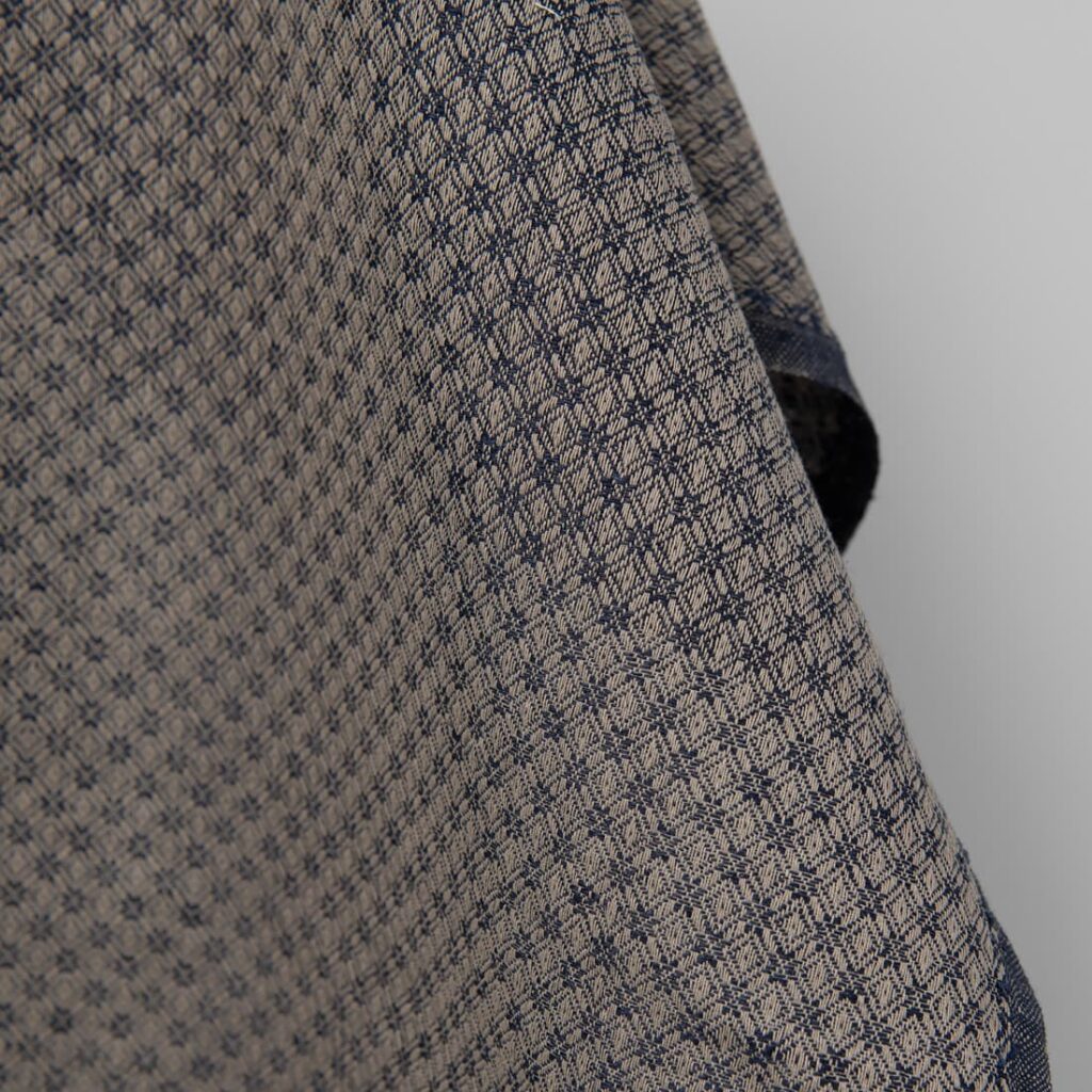 Tissu en lin et coton bleu et beige à motifs de losanges 3 Linen cotton fabric blue and beige diamond pattern texture