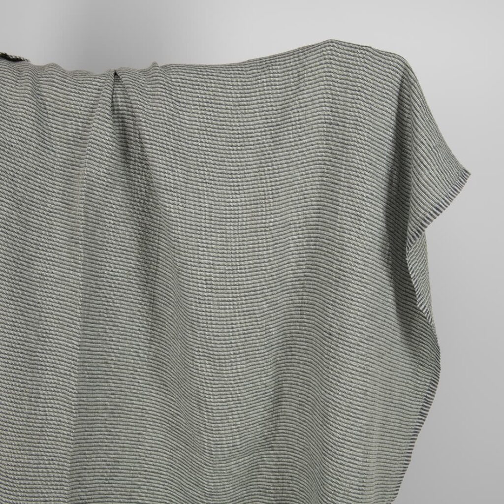 Tissu en lin lavé vert-gris à petits motifs 1 Washed linen fabric green-grey small pattern