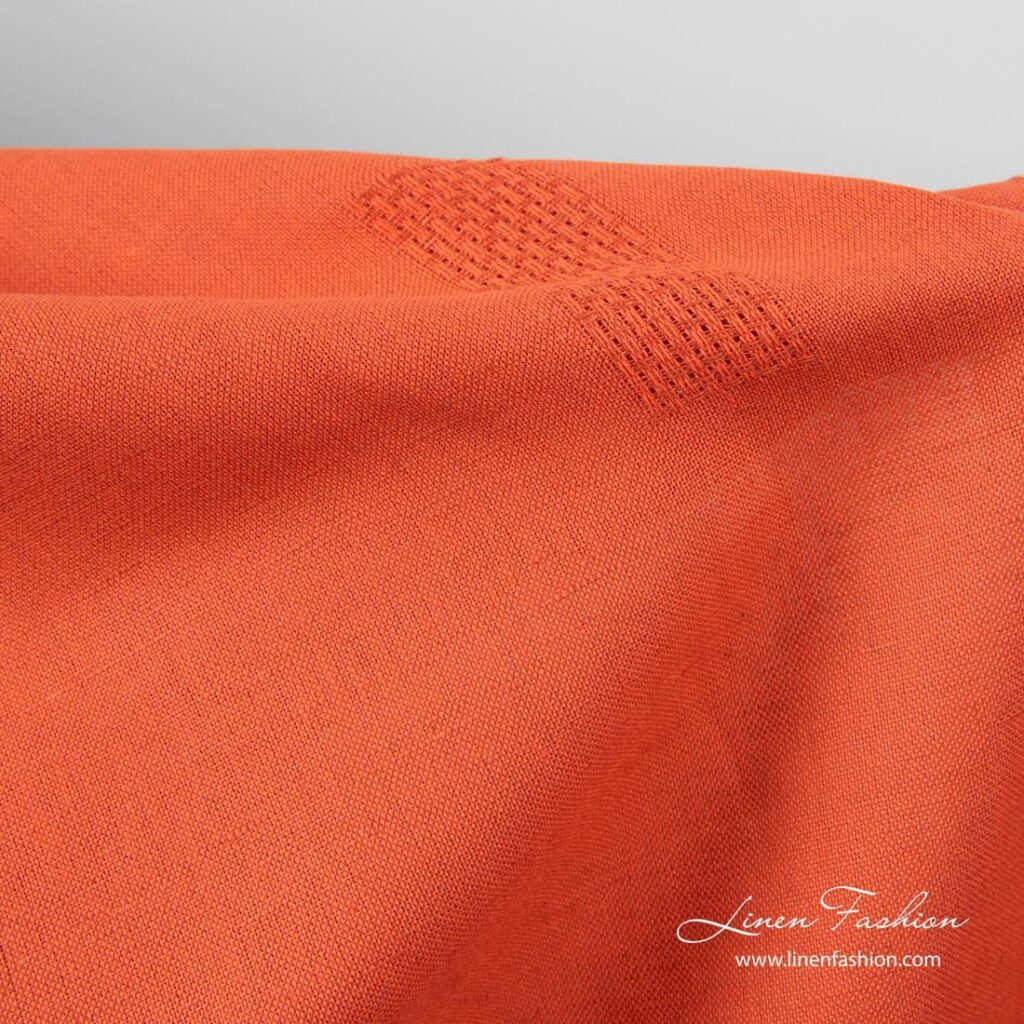 Tissu en coton lin rouge flamme avec rectangles ajourés 3 Tissu en coton lin rouge flamme avec rectangles ajourés – Image 3