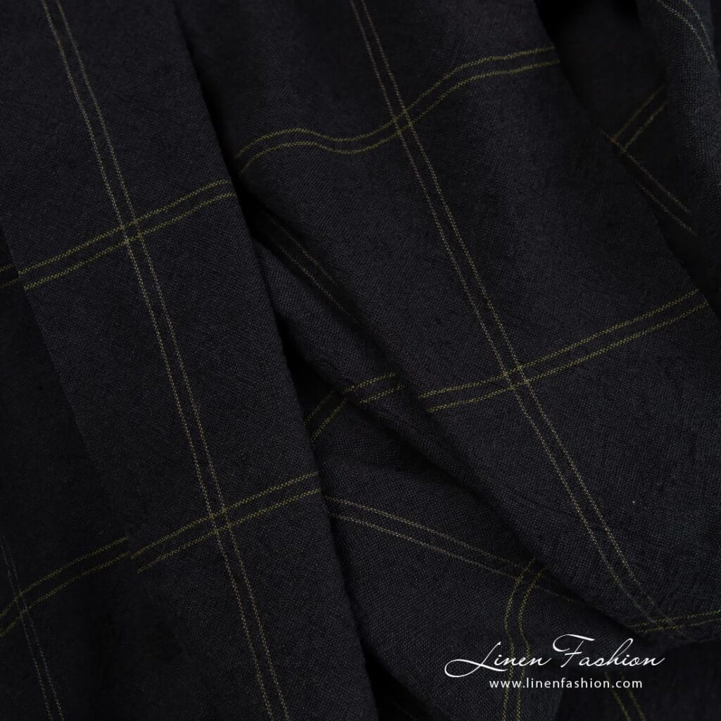 Tissu large en coton lin noir à carreaux verts lavés 2 Wide black linen cotton fabric in green checks, perfect for clothes and home textile