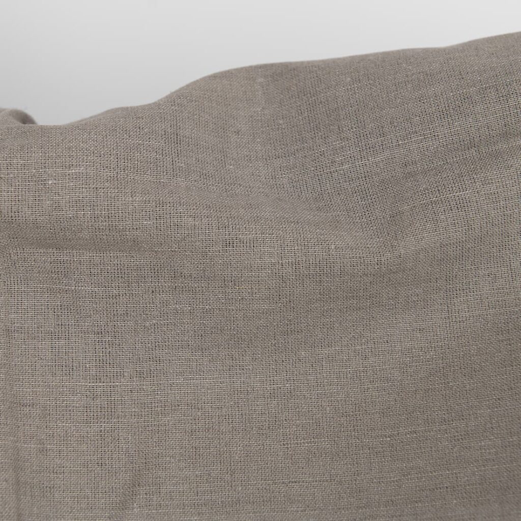 Tissu en lin et coton mélangé naturel et beige 3 Linen cotton fabric natural and beige melange close up detail