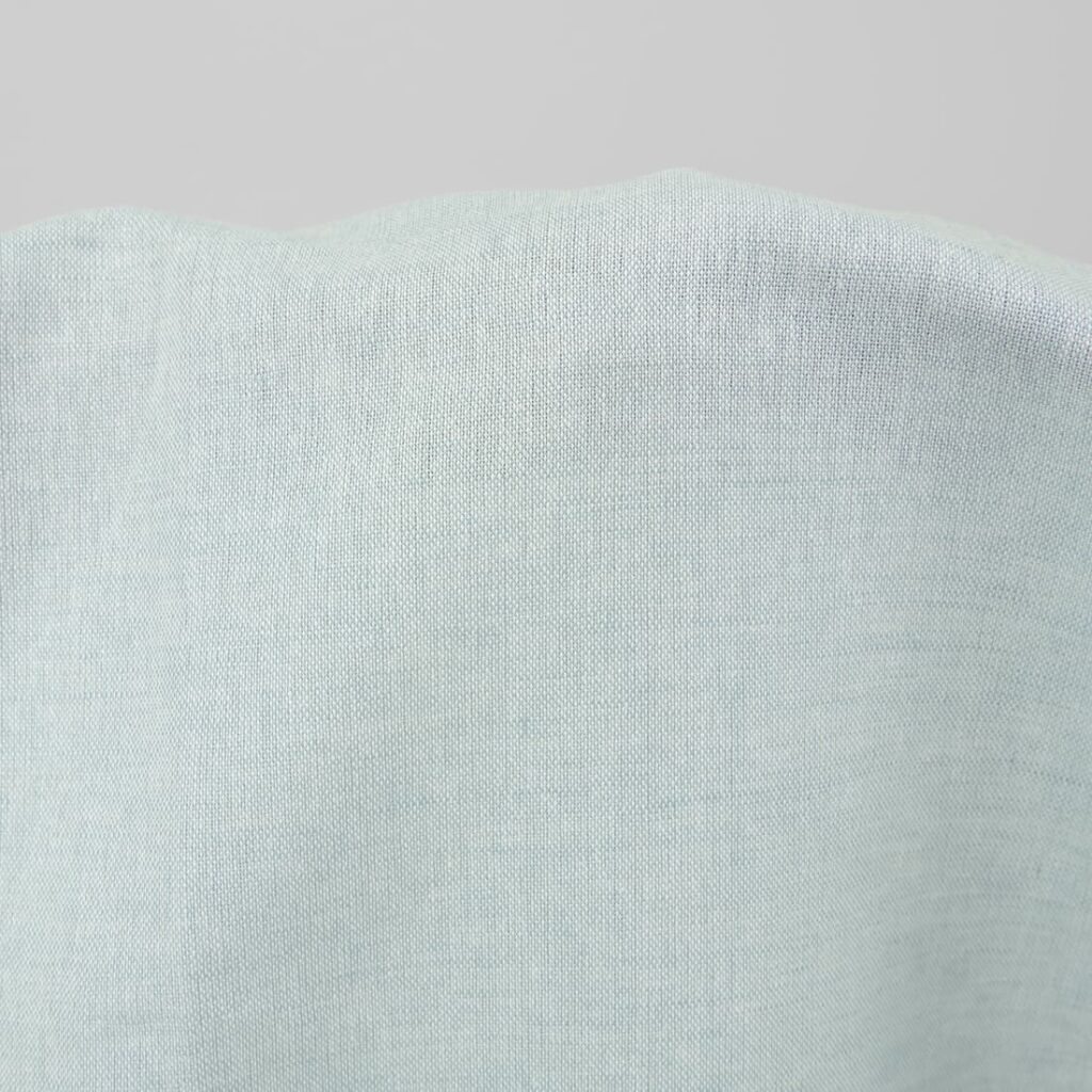 Tissu large en lin et coton de couleur turquoise pâle 4 Wide linen cotton fabric pale turquoise colour close up detail