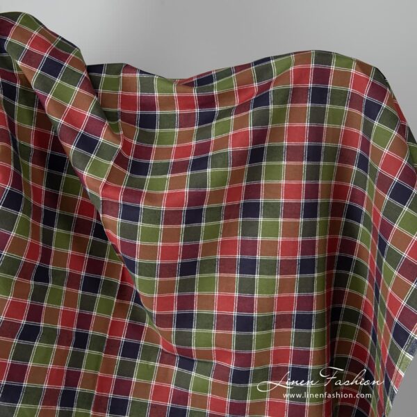 Multi-coloured linen / cotton fabric in checks