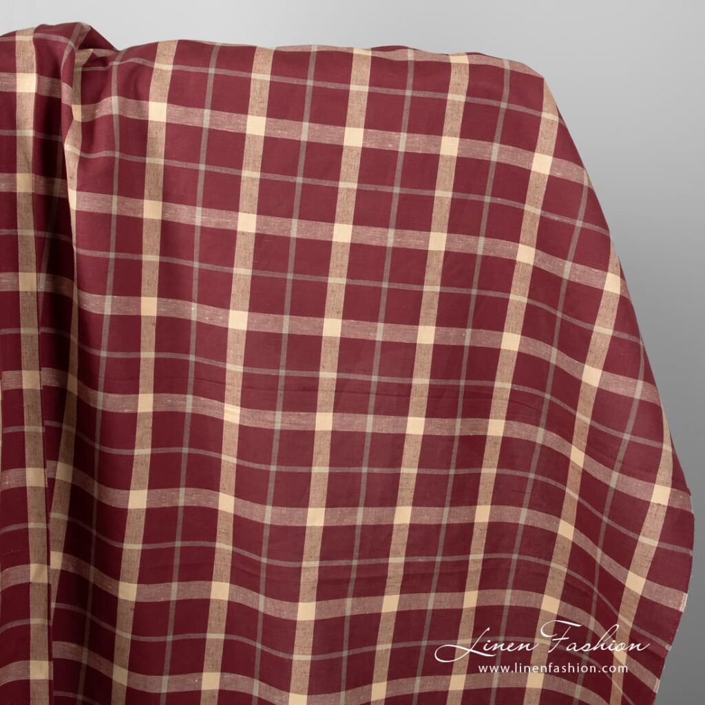 Tissu lin coton rouge à carreaux crème 1 Linen cotton red fabric with cream checks.