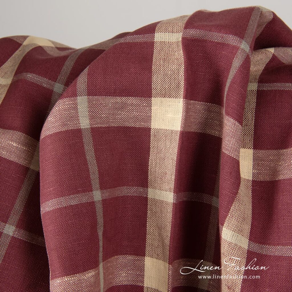 Tissu lin coton rouge à carreaux crème 2 Red fabric with cream checks.
