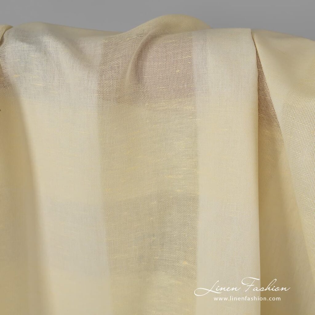 Tissu en coton lin jaune pâle à carreaux à armure ouverte 2 Striped pale yellow fabric.