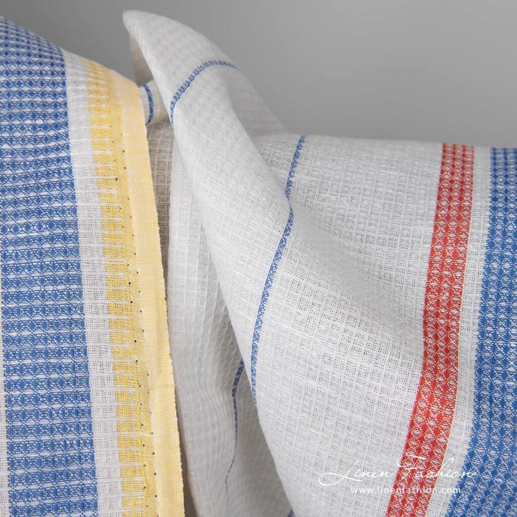 Tissu de lin et de coton gaufré blanc avec des rayures jaunes et rouges 2 Linen cotton fabric white waffle with yellow red stripes edge