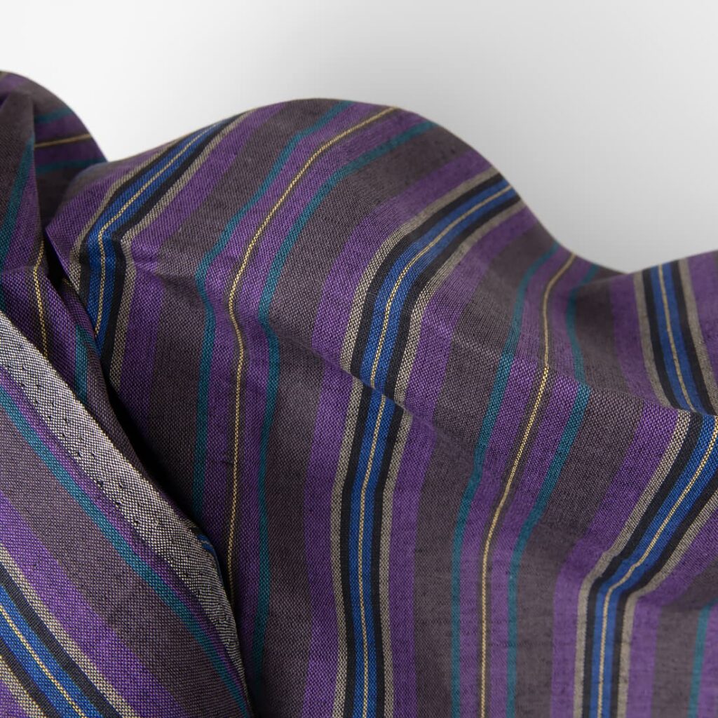 Tissu en lin et coton à rayures violettes de différentes nuances 4 Linen cotton fabric in different shade violet stripes product photo