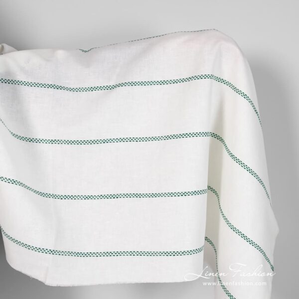 Tissu de lin et de coton blanc cassé avec des rayures vertes