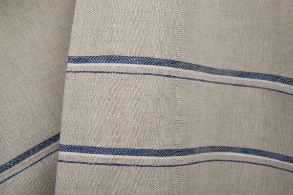 Tissu en lin et coton gris à rayures bleues