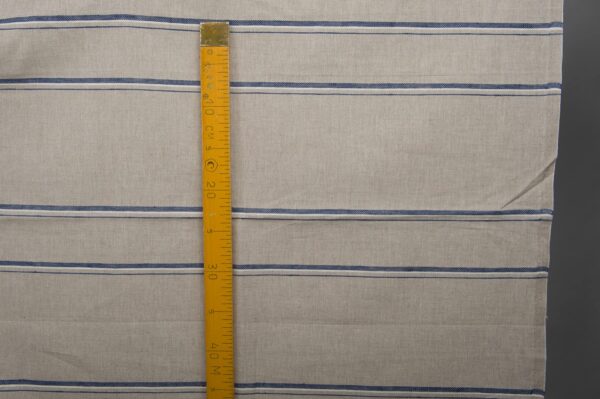 Tissu en lin et coton gris à rayures bleues – Image 4