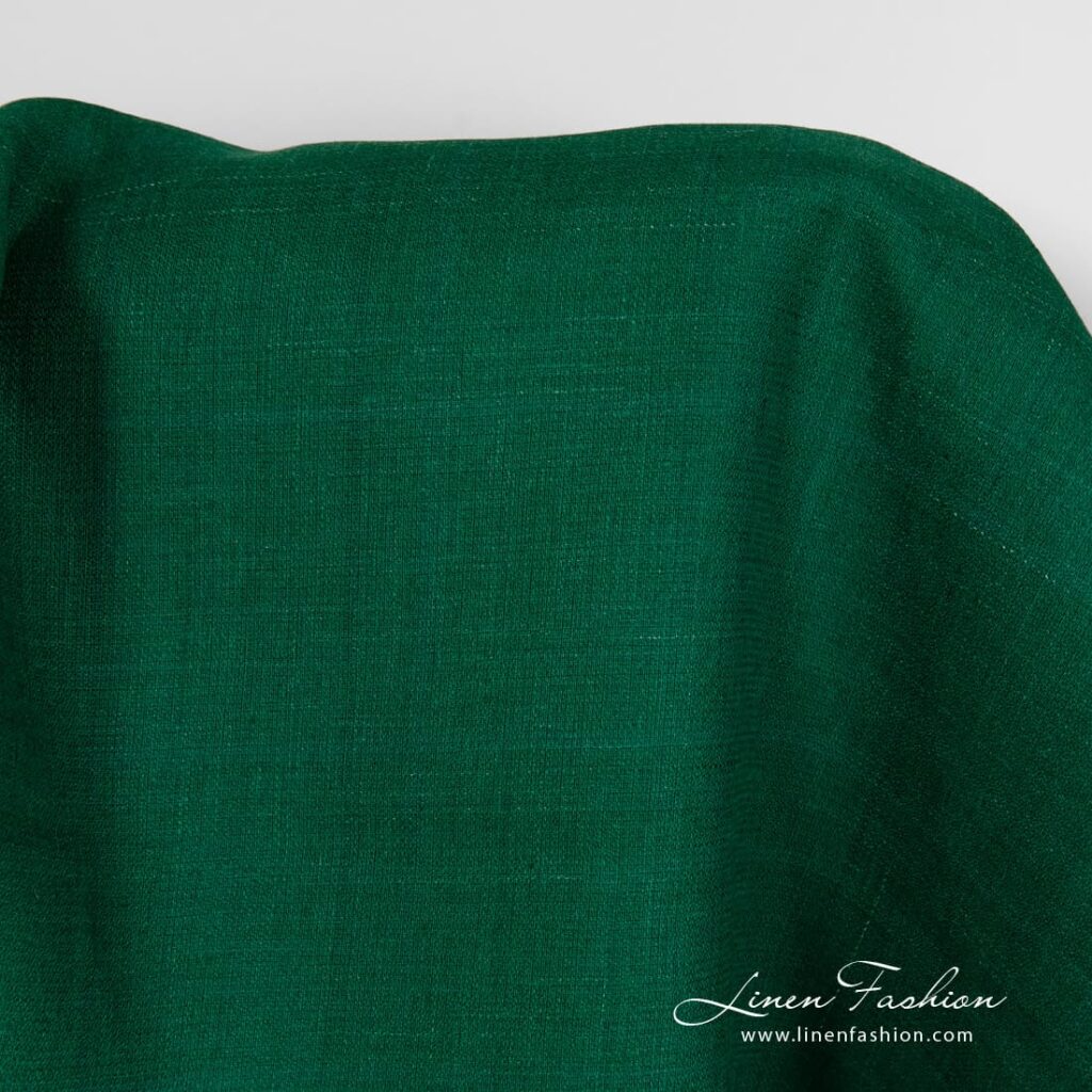 Tissu vert en lin avec rayures décoratives 2 Linen green fabric with decorative stripes