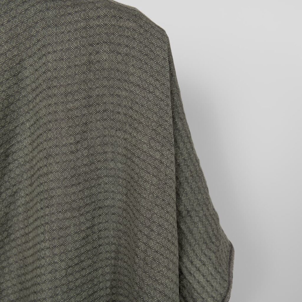 Tissu en lin lavé à motifs de losanges gris foncé et verts 2 Washed linen fabric dark grey and green diamond pattern, dobby