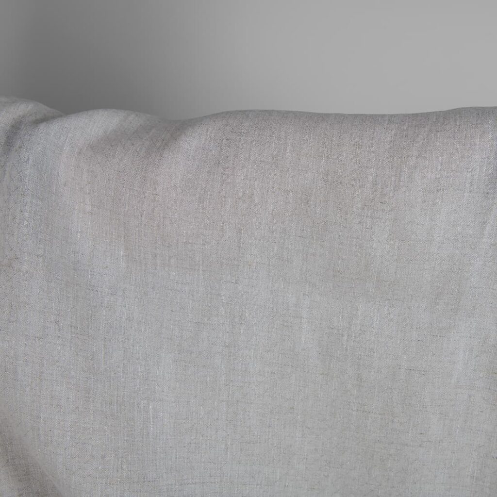 Tissu à motifs mélange de lin non teint et de blanc 4 Patterned fabric undyed linen and white mix close up detail